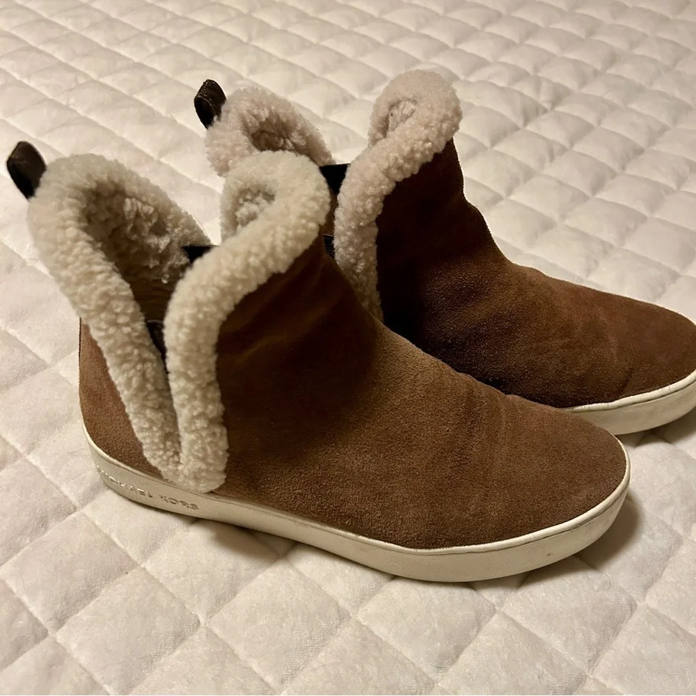 Michael Kors Ashlyn suede shearling-lined booties